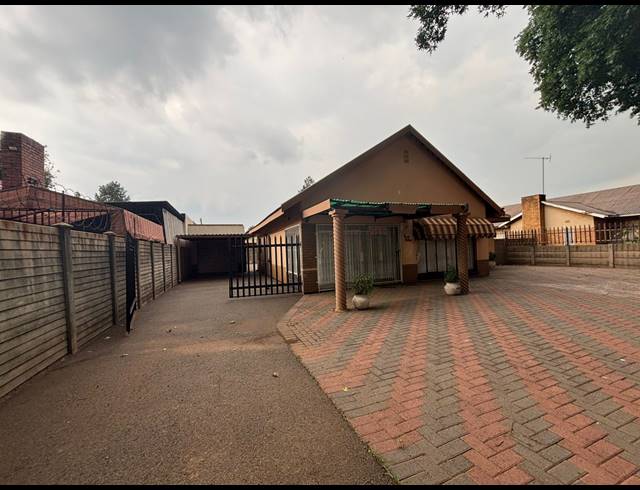 3 BEDROOM HOUSE FOR SALE IN VANDERBIJLPARK CE 1